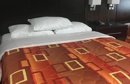 Elmwood Park Hotel | Red Carpet Inn Elmwood Park