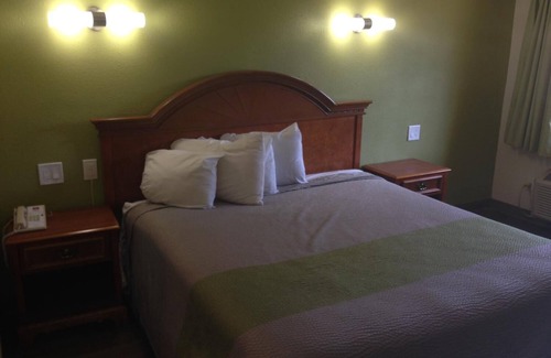 New Brunswick Hotel | Red Carpet Inn New Brunswick
