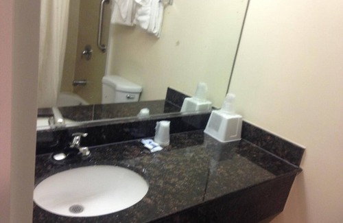 New Brunswick Hotel | Red Carpet Inn New Brunswick