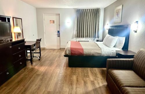 Norwalk Hotel | Red Carpet Inn Norwalk