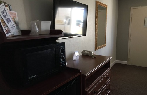 Danville Hotel | Red Carpet Inn & Suites