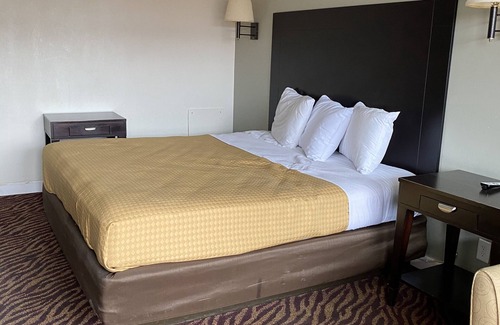 Danville Hotel | Red Carpet Inn & Suites