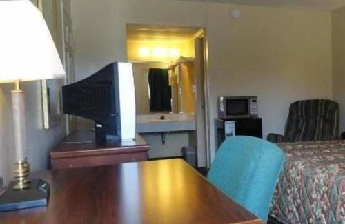 Terre Haute Hotel | Red Carpet Inn Terre Haute
