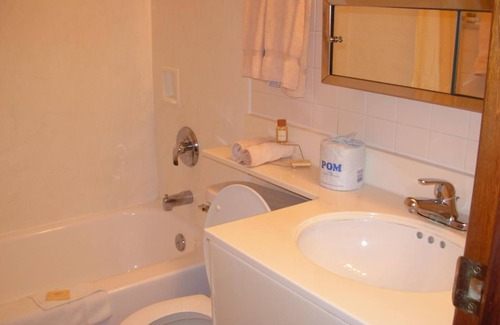 Knoxville Hotel | Red Carpet Motel
