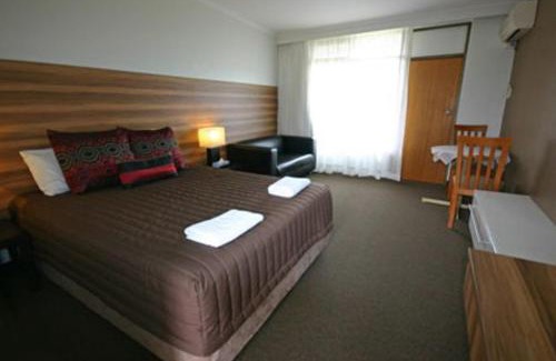 Watson Hotel | Red Cedars Motel