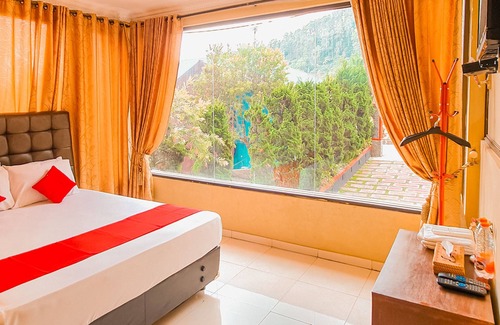 Karanganyar Hotel | Red Chilies Hill Hotel