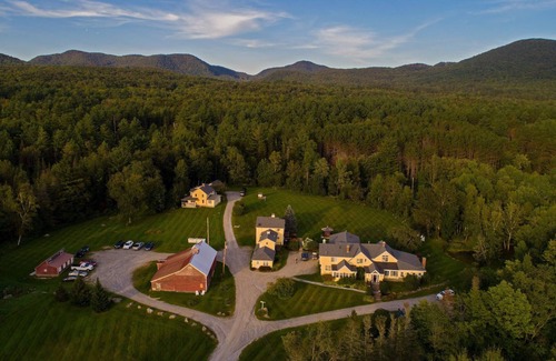 Mendon Apartment | Red Clover Inn: Romantic Queen Suite Killington