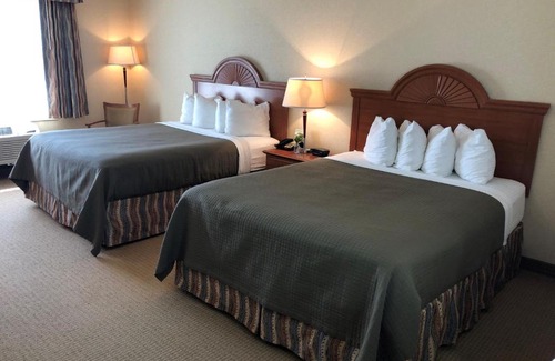 Red Oak Hotel | Red Coach Inn & Suites