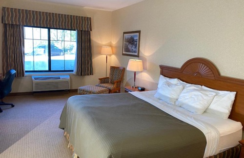 Red Oak Hotel | Red Coach Inn & Suites