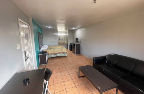 Pleasant Grove Hotel | Red Crown Inn