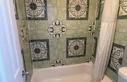 Pleasant Grove Hotel | Red Crown Inn