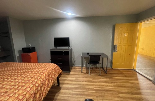 Pleasant Grove Hotel | Red Crown Inn