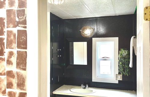 Red Deer Bed & Breakfast | Red Deer Entire Home Away from Home 2Beds 1Bath