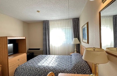 Terrace Bay Hotel | Red Dog Inn