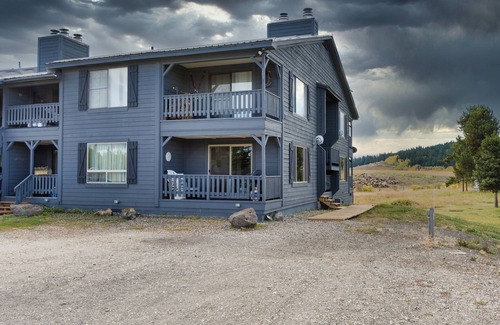Horse Butte Condo | Red Dog Retreat Condo - all the comforts of home in Yellowstone paradise