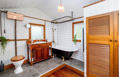 Featherston Villa | Red Door Cottage on Fox