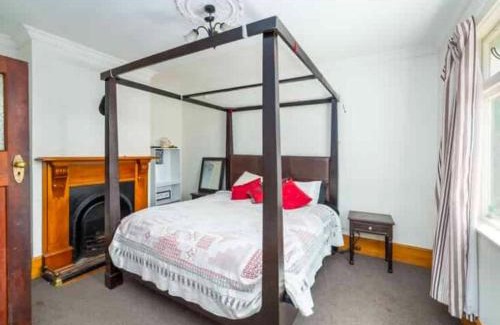 Featherston Villa | Red Door Cottage on Fox