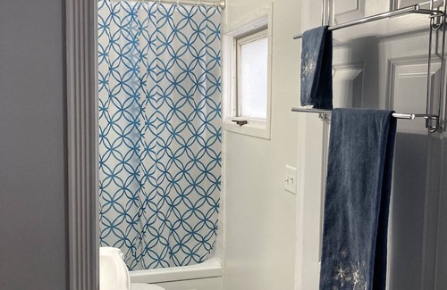 Spring Lake House | Red Door Cottage with 2 Bathrooms