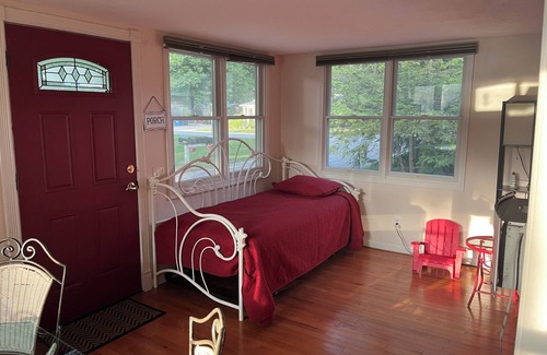 Spring Lake House | Red Door Cottage with 2 Bathrooms