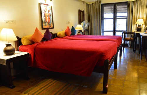 Heggadadevankote Hotel | Red Earth Kabini