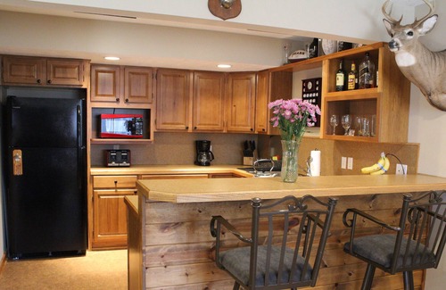 Solon Township House | 🌲Red Flannel Suite - Kid & 🐾 Friendly w/ Patio & 🔥 Pit!