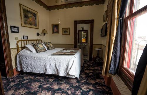 Williams Hotel | Red Garter Inn