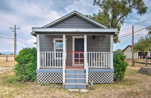 Laramie House | Red Gates Cottage 3 Miles to University!