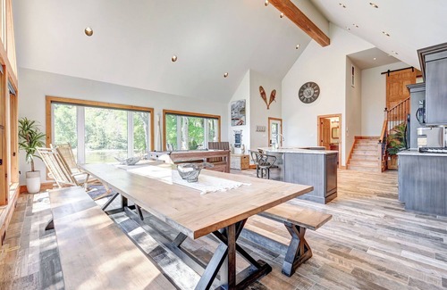 Trent Lakes Cottage | Red Haven Paradise On The Lake with Hottub & Sauna