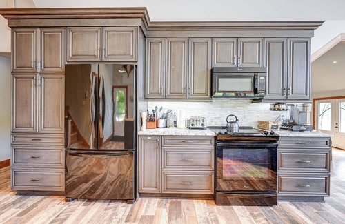 Trent Lakes Cottage | Red Haven Paradise On The Lake with Hottub & Sauna