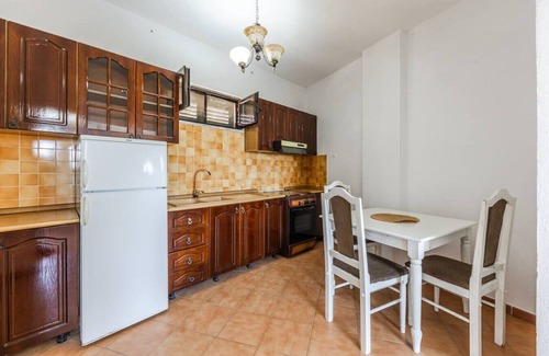 Shkoder Apartment | Red House 2 by PikHost