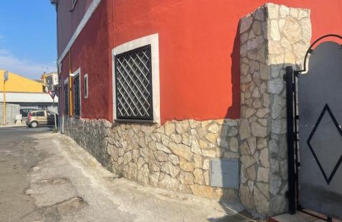 Civitavecchia Apartment | Red House- Accogliente appartamento vicino al porto