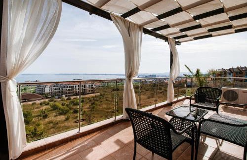 Intsaraki Hotel | Red Iguana Hotel