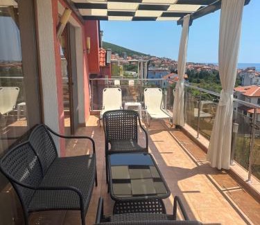 Intsaraki Hotel | Red Iguana Hotel