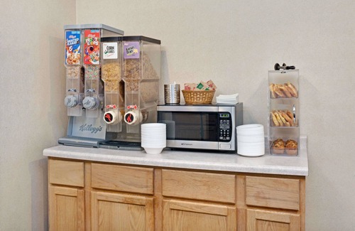 Elk Grove Village Hotel | Red Lion Inn & Suites Elk Grove Village