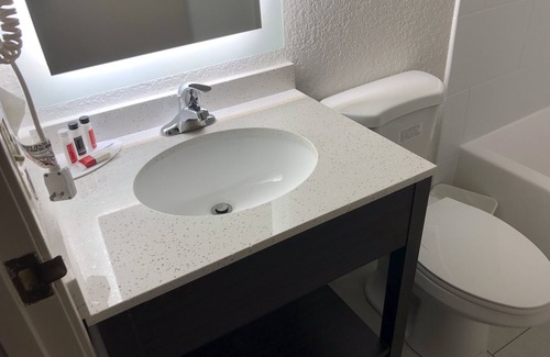 Elk Grove Village Hotel | Red Lion Inn & Suites Elk Grove Village