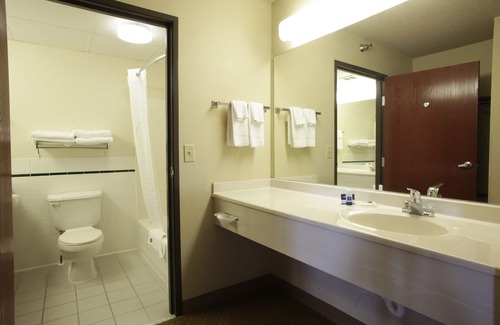 Grimes Hotel | Red Lion Inn & Suites Grimes