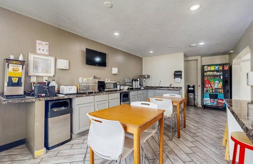 Olathe Hotel | Red Lion Inn & Suites Olathe Kansas City