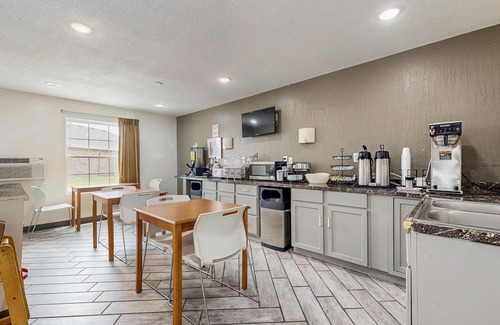 Olathe Hotel | Red Lion Inn & Suites Olathe Kansas City