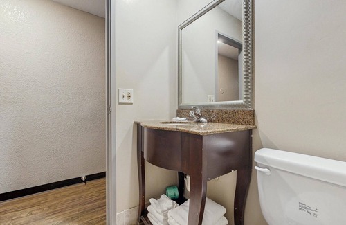 Olathe Hotel | Red Lion Inn & Suites Olathe Kansas City