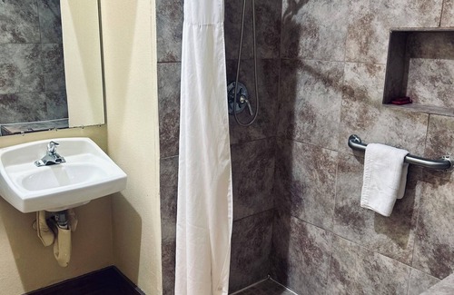 Blue Springs Hotel | Red Lion Inn & Suites Blue Springs