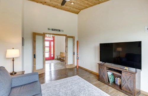 Red Lodge House | Red Lodge Home with Outdoor Kitchen and Fire Table!