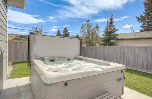 Red Lodge House | Red Lodge Home with Private Hot Tub and Fire Pit!