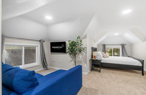 Regina House | Red Maple