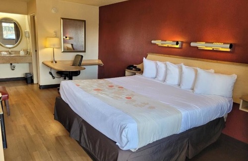 Southfield Hotel | Red Oak Inn Detroit - Southfield