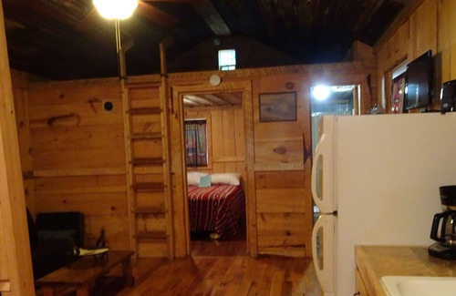 Pittsburg Cabin | Red OaknQuiet, Peaceful, Relaxing overall A Great Get Away Cabin!
