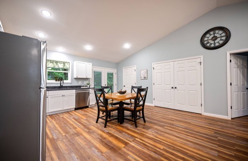 Stanton House | Red River Gorge, Hollerwood Stays! High Speed Wi-Fi, Pet-Friendly! New Home!