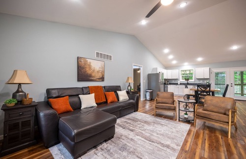 Stanton House | Red River Gorge, Hollerwood Stays! High Speed Wi-Fi, Pet-Friendly! New Home!
