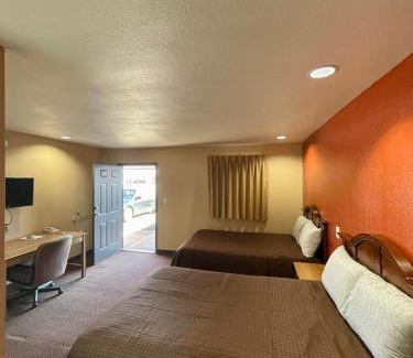 Clarksville Hotel | Red River Inn