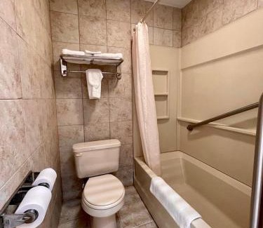 Clarksville Hotel | Red River Inn