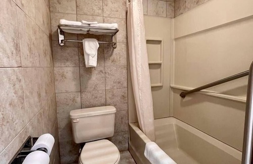 Clarksville Hotel | Red River Inn